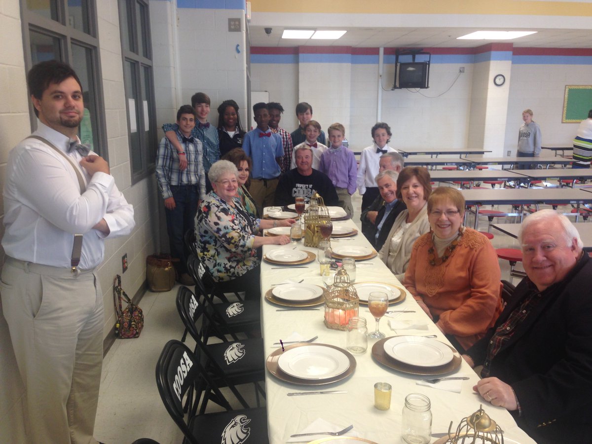 #Boystobowties serving at our Thanksgiving lunch for CMS retired teachers. <a href="/CoosaMiddle/">Coosa Middle School</a> @HopperPatrick <a href="/drjjackson/">Dr. Jennifer Jackson</a> @craigellisondot