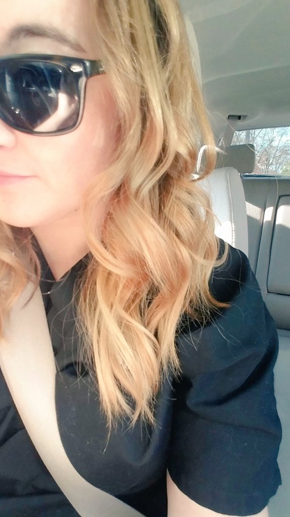 LVEEEZY's tweet photo. Is this what blondes feels like? #notafullblonde #curlywaves https://t.co/gXDrVlxsCA