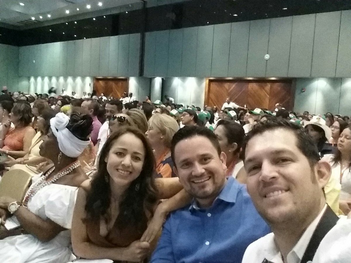 emla30's tweet photo. Simposio de #EducaciónInicial en Santa Marta @DeCeroaSiempre @juanbuitrago_ https://t.co/LFGZ18SFQY https://t.co/967oaWcrIE