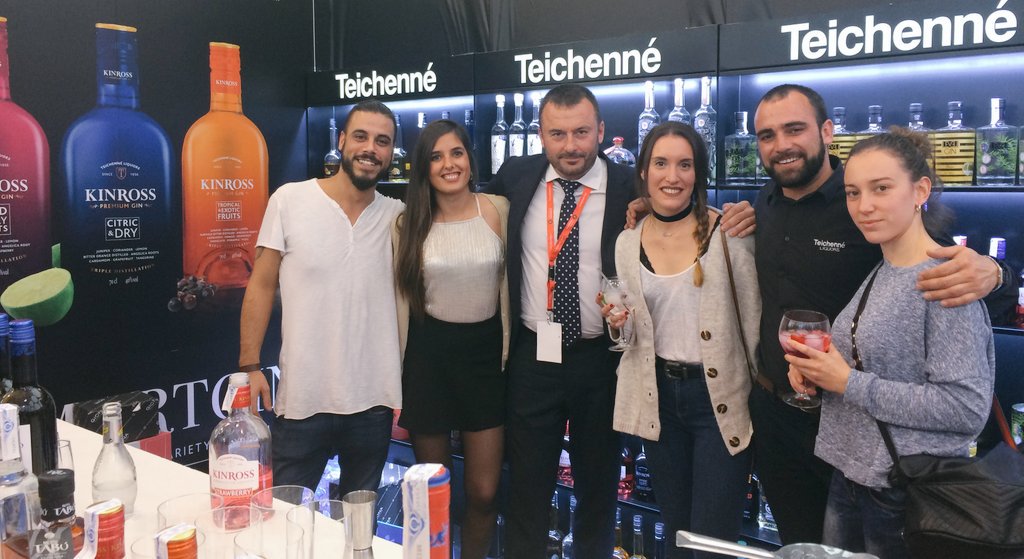 Teichenne's tweet photo. Con nuestros amigos de #Pucela en #FIBAR2016 https://t.co/4iFAvzmkZe