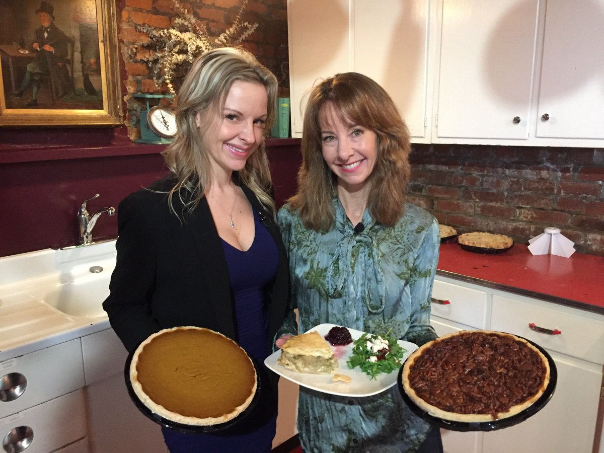 SeattleChannel's tweet photo. Did someone say #pie? Tune next Fri. for #pietalk w/ @azwithnancyg &amp; @PieBarBallard: turkey pie (aka T'giving in a bite), Pietinis &amp; more! https://t.co/nV2gPmYbZf