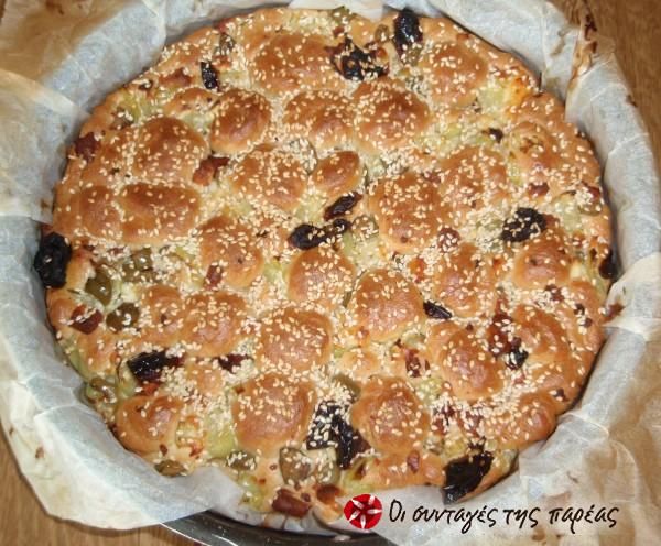 cookpadgreece's tweet photo. Νόστιμο και εντυπωσιακό ελιόψωμο το οποίο μπορεί να γίνει και με μαύρες και με πράσινες ελιές. #eliopsomo
Συνταγή: https://t.co/Su2D9Y7voe https://t.co/bUVVsDsVBo