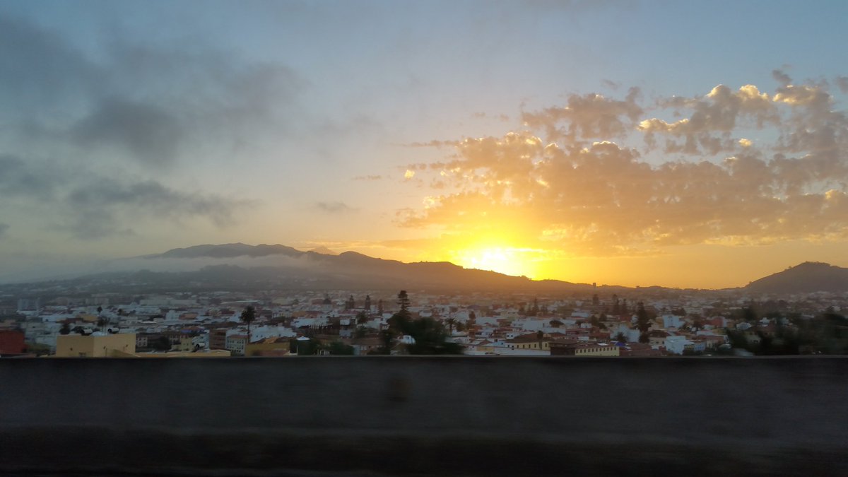 elisaafpe's tweet image. Precioso atardecer #lalaguna