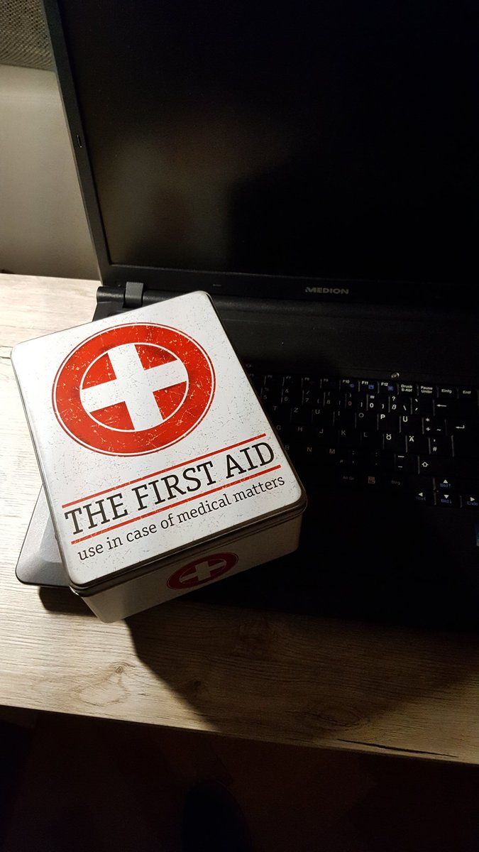 lowsugaralien's tweet photo. Hamburg folgt jetzt dem Trend der #Notfallbox.
Lieben Dank an @dm1mama und Sohnemann. Diese Box wird ab sofort mein #td1 Lebensretter.😎 LG https://t.co/Q3vmy8MD8Q