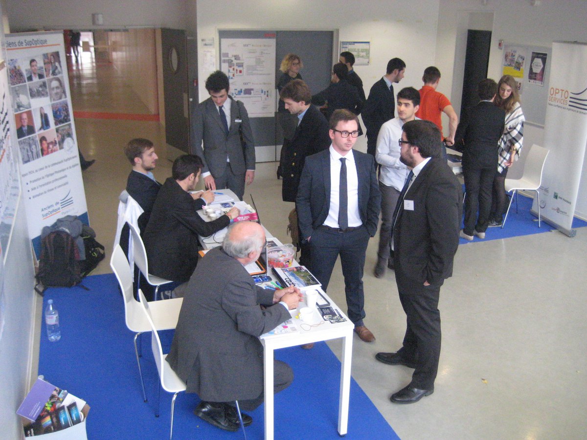 SupOpAlumni's tweet photo. Aujourd'hui s'est tenu le @Forum_Optique à l'@InstitutOptique ! Les @AnciensSupOp étaient présents ! https://t.co/jYZUjlcEx1