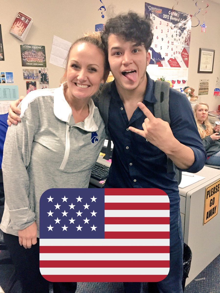 Vote_Keegan2016's tweet photo. We love our veterans 💖👸🏼🇺🇸#leclairemock https://t.co/zEDtrcbfQp