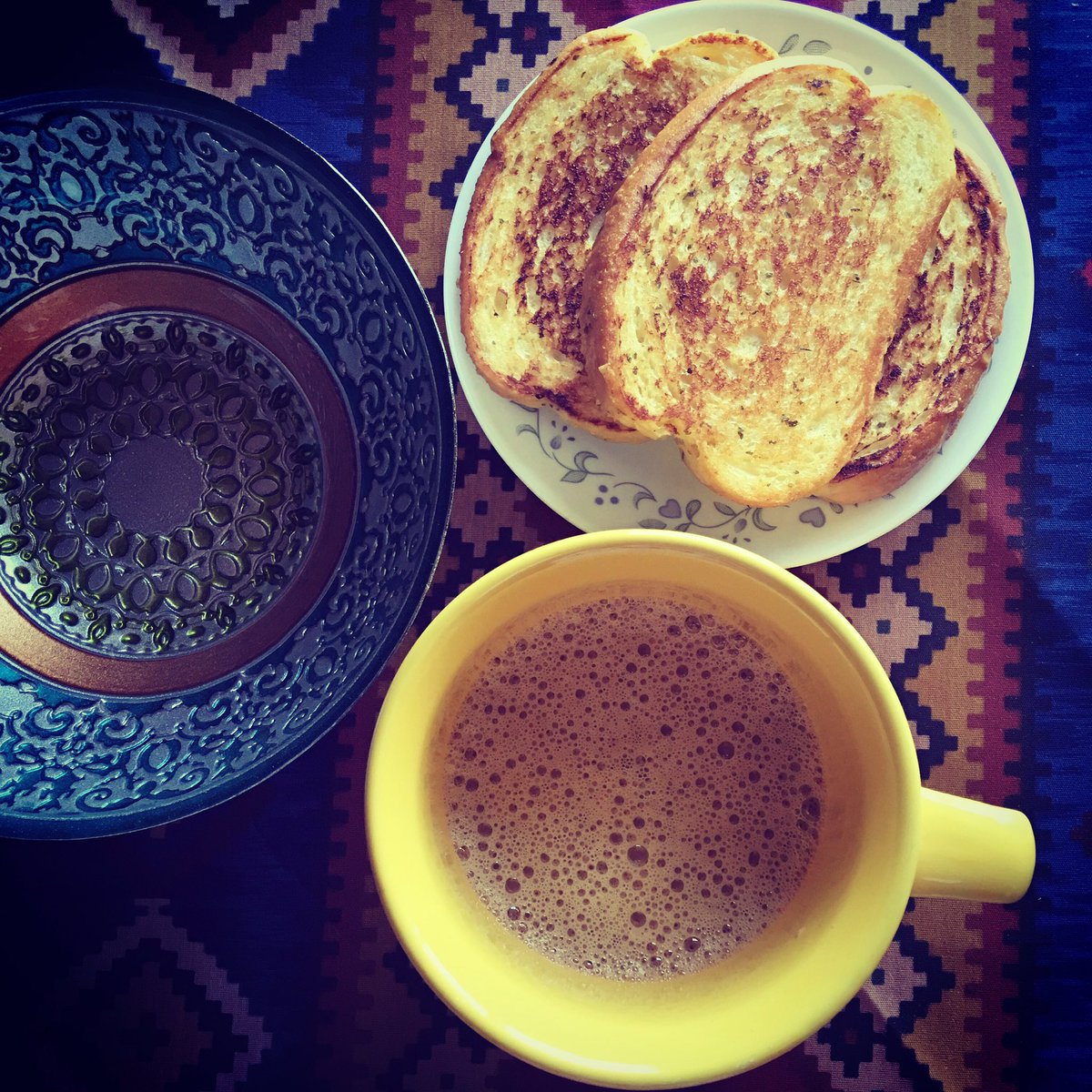 CreativeImpulse's tweet image. Masala chai is part of my relaxed morning routine. 😊☀️ Toasted some garlic bread with olive oil and made my soul happy! 😜☕️
#workdayroutine