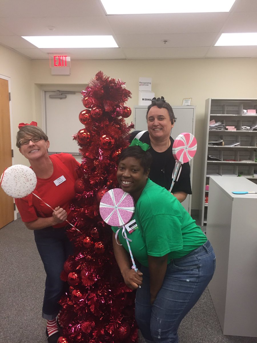 kaybug29's tweet photo. Holiday Tour D75, Store 1115 #LifeAtKohls https://t.co/SPFLgJCb8K