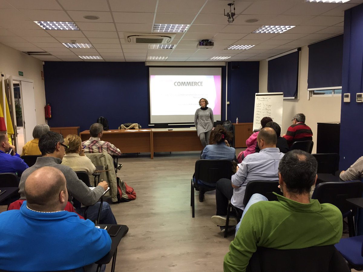 WPVillalba's tweet photo. Última meetup @WPVillalba de 2016 con @Cottonsweet_es contándonos si experiencia creando su tienda online #WordPress https://t.co/pVR4Nxj7xc