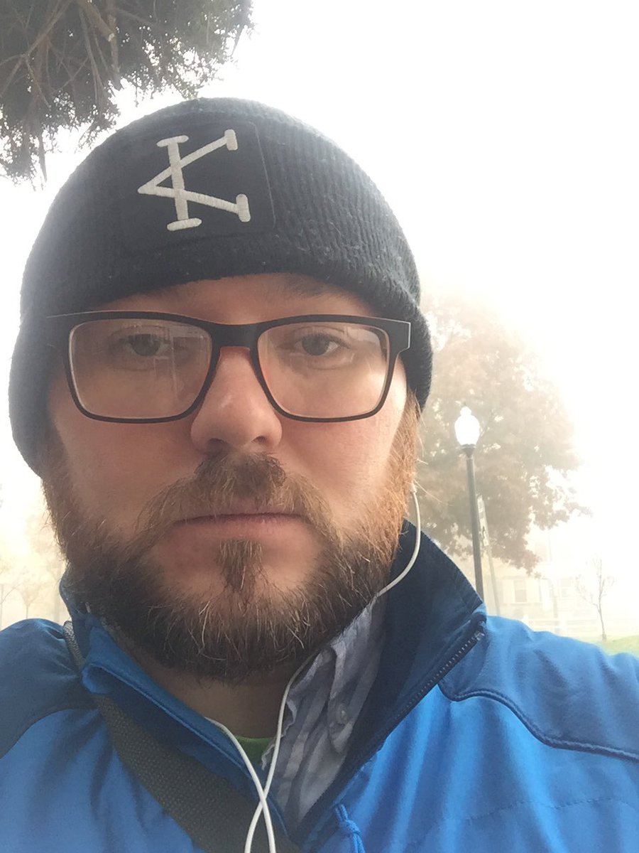 justrivers's tweet photo. Foggy fall morning waiting for the bus. https://t.co/y3ol4PDdNb