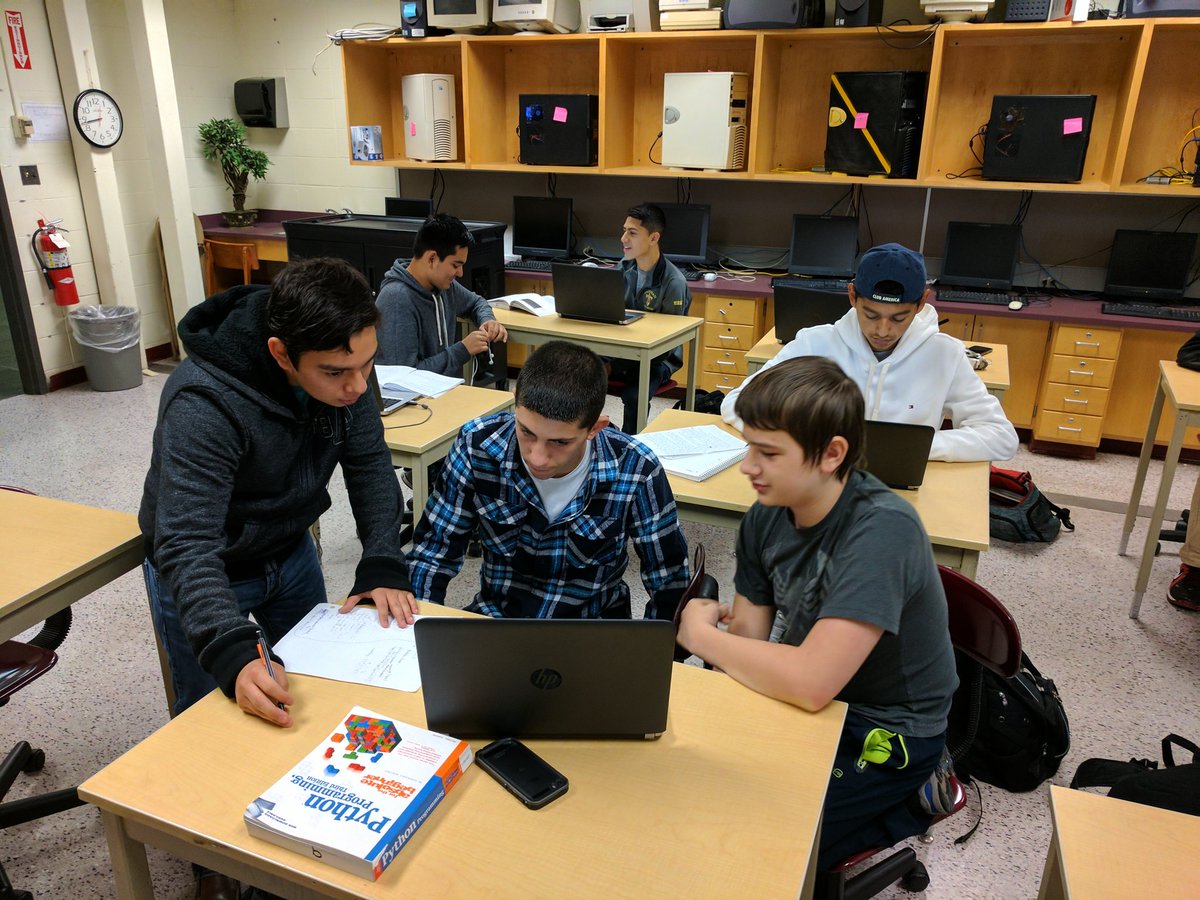 joshlambs1982's tweet photo. Early morning collaboration in computer programming! #teamworkmakesthedreamwork #wpschools #titanpride https://t.co/pF4gkDXqCA