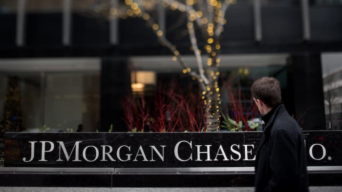 FT's tweet photo. JPMorgan is to pay a fine of more than $200m for hiring well-connected Chinese ‘princelings’ https://t.co/vEZNtoRZ5W https://t.co/nxooGyVl1z