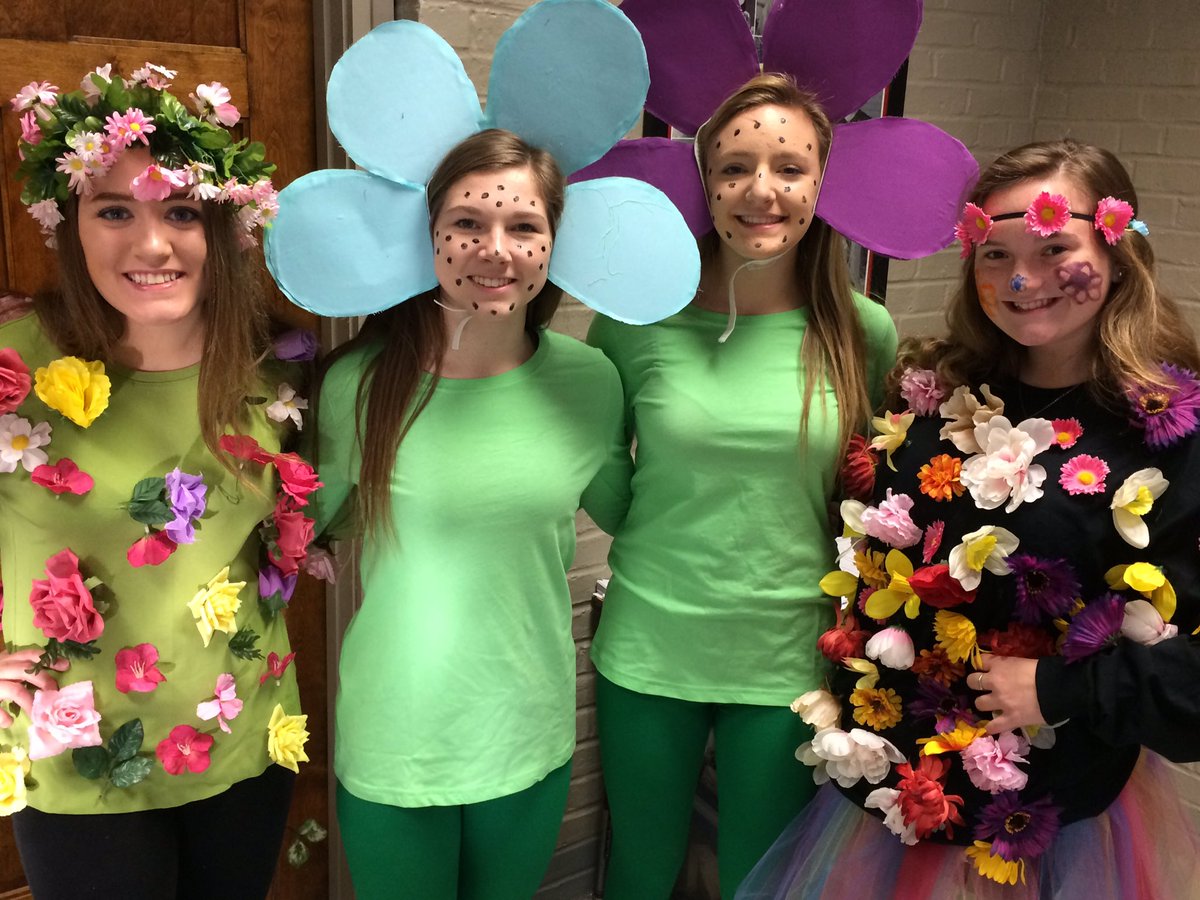 A new crop of Sub Debs members is blooming today! #WFREDBIRDS 🌺🌻🌼💐🌹🌸🌷