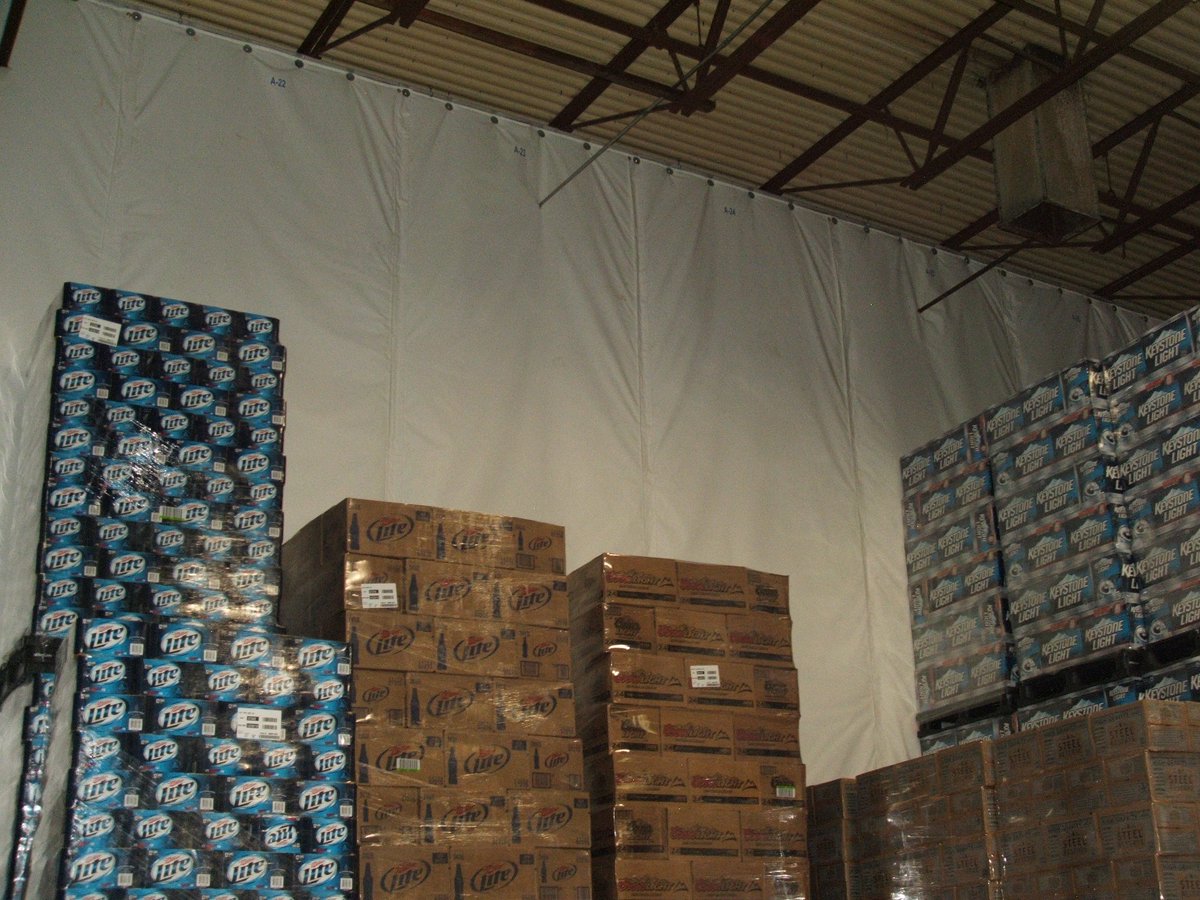 RandallWhse's tweet photo. It's the #holidays and that's #craftbeer season. InsulWall is #beer distributor's fav flexible, insulated wall > https://t.co/5YSA4YLca1 https://t.co/HKdGzrm7wk