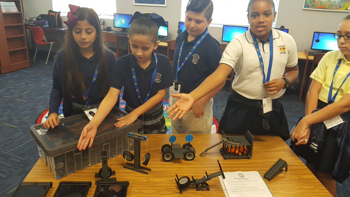 MDCPSSTEAM's tweet image. No prouder moment for an educator then when the students become the teachers! #MDCPSSTEAM @PACSPirates @STEMDesignation