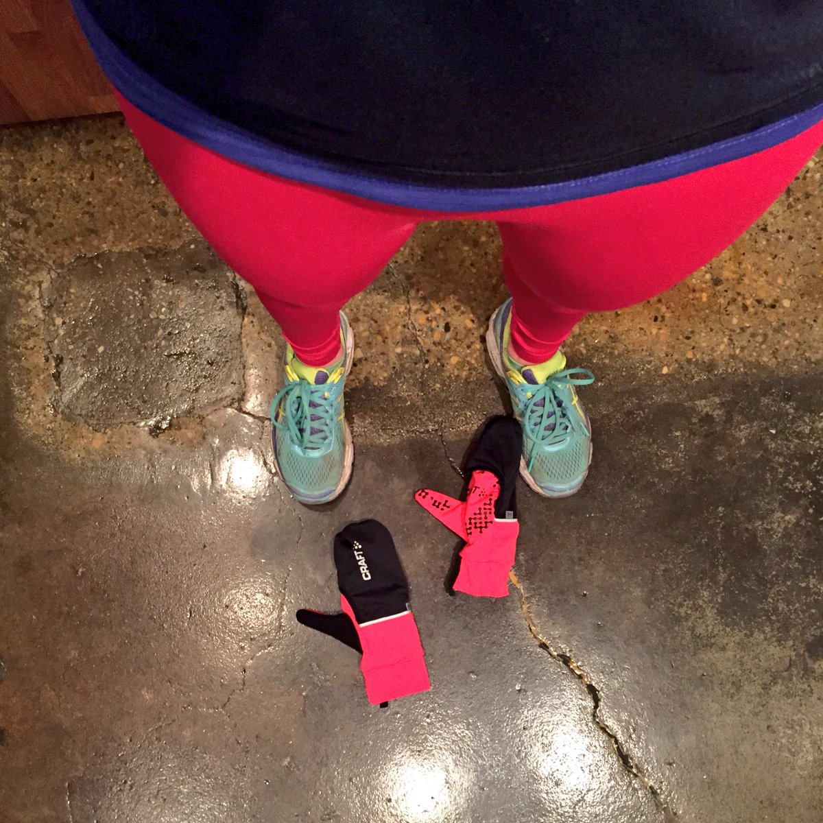 Barootes's tweet photo. Apparently I wanted to be bright AF this morning. Thanks @lululemon for the colour combo options! #runyeg #rcrcrew #exploreedmonton https://t.co/KJi32HAnsV