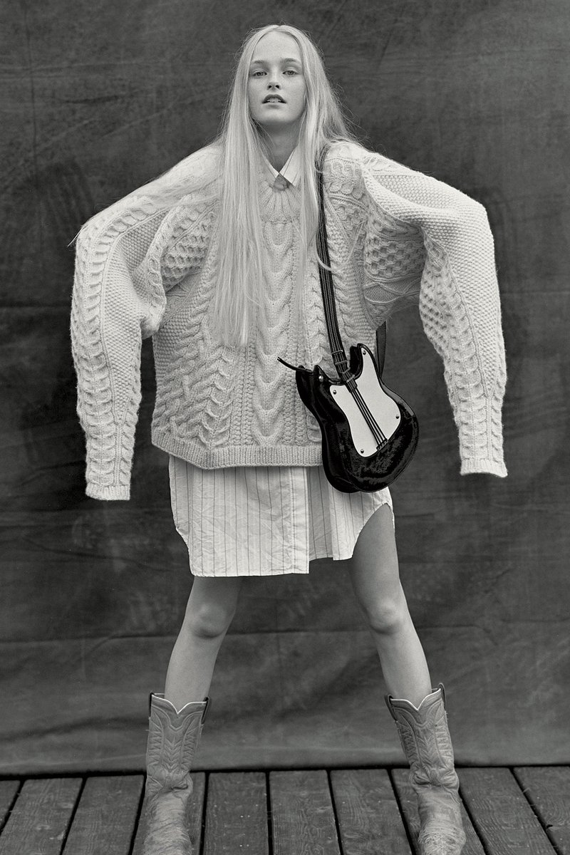 BritishVogue's tweet photo. Embrace the chill factor with Vogue’s edit of the best knitwear to buy now: https://t.co/OeV9C48BjL https://t.co/Q5zGRtLcLD