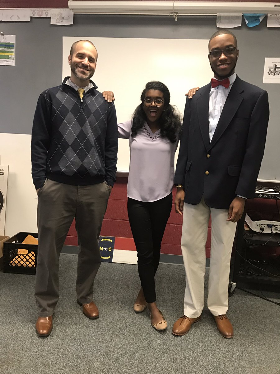 missmulahh's tweet image. Dress for Success with my LA! @FCA_SRMHS @d_artelle #classydogs