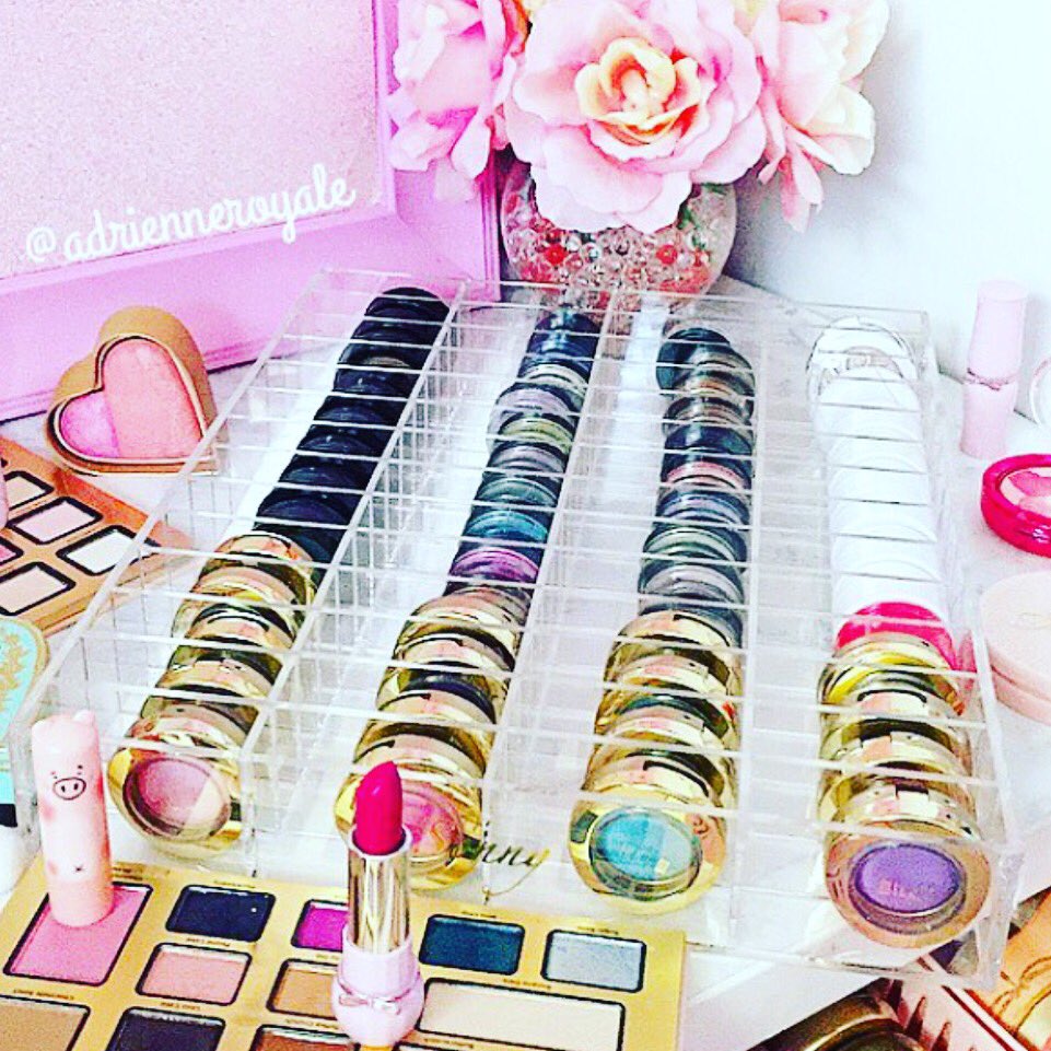 SonnyCosmetics's tweet image. Gorgeous shot of our #alex56 #blushorganizer by @AdrienneRoyale 😍😍😍 used to sort her #eyeshadowcollection