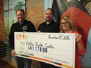 orilliatoday's tweet photo. Orillia's Home Depot pitches in for youth centre https://t.co/30HXwYeuFm https://t.co/cG85eyBDDC