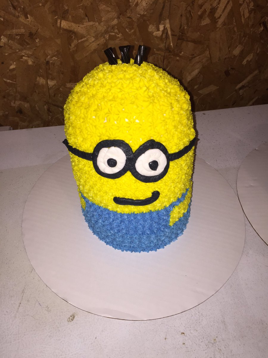 ArielsCakes's tweet image. #minioncake
