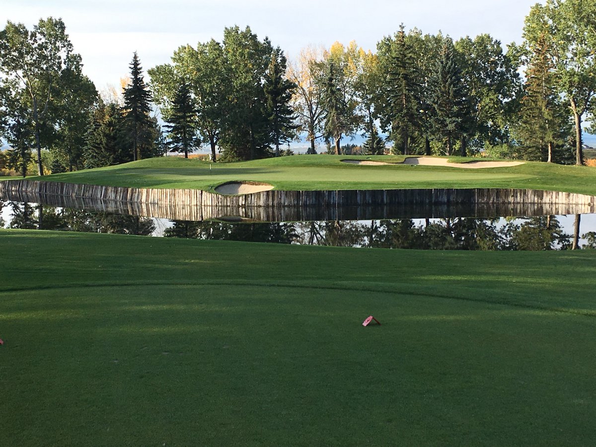 New 5th Tee complex at Bearspaw CC. The teeing surface area was doubled, with multiple angles of attack to the green provided.