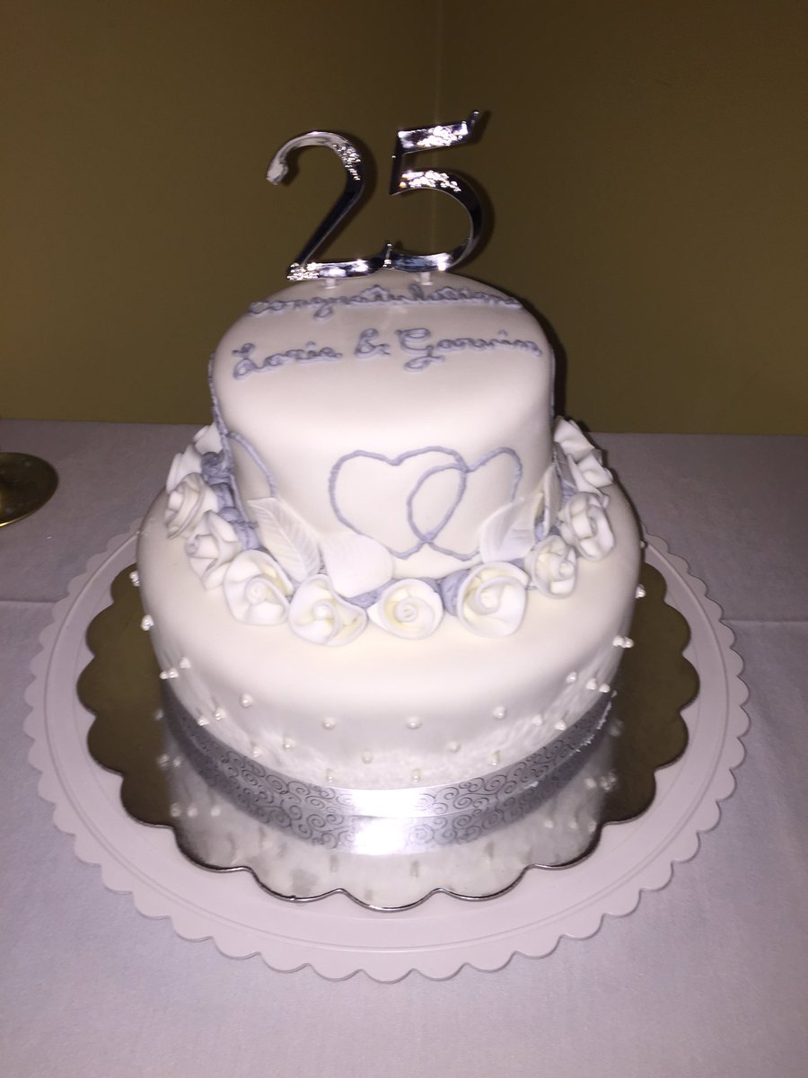 ArielsCakes's tweet image. #anniversarycake