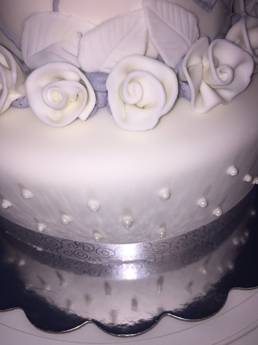 ArielsCakes's tweet image. #anniversarycake