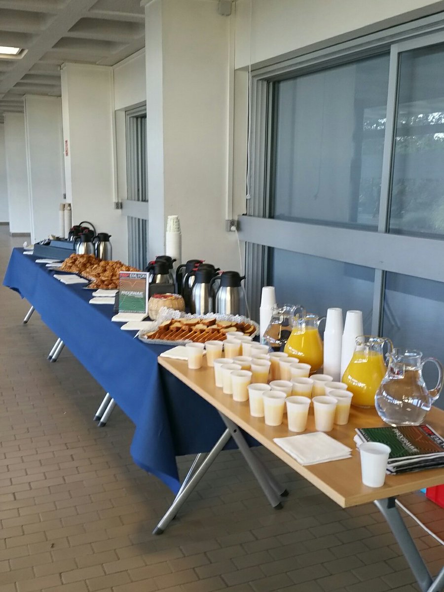 forum_emlyon's tweet photo. Une bon goûter et pleins de surprises vous attendent à la pause ;) #tedxemlyon https://t.co/seoYyv2LwA