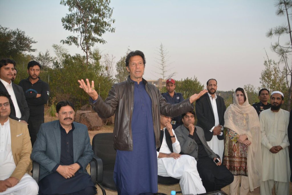 AliAwanPTI's tweet photo. Chairman Imran Khan called upon #IsbLockDown heros from Isb at his Residence & appriciated their sacrifice https://t.co/Q0Colsf0kA