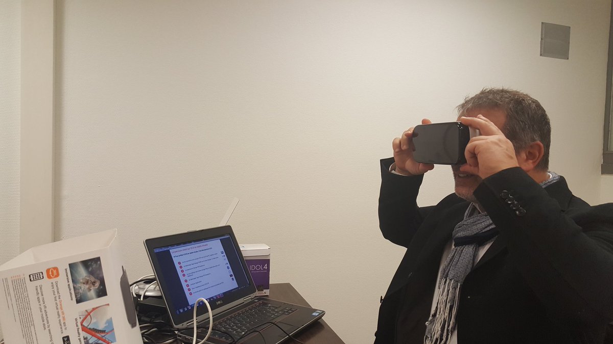 jacquetluc's tweet photo. En pleine préparation du salon de la robotique de #Stquentin la #DCR teste les demos #orangevr #samsungvr #alcatelidol4 #Orange_Nord https://t.co/HzDkel1GWh