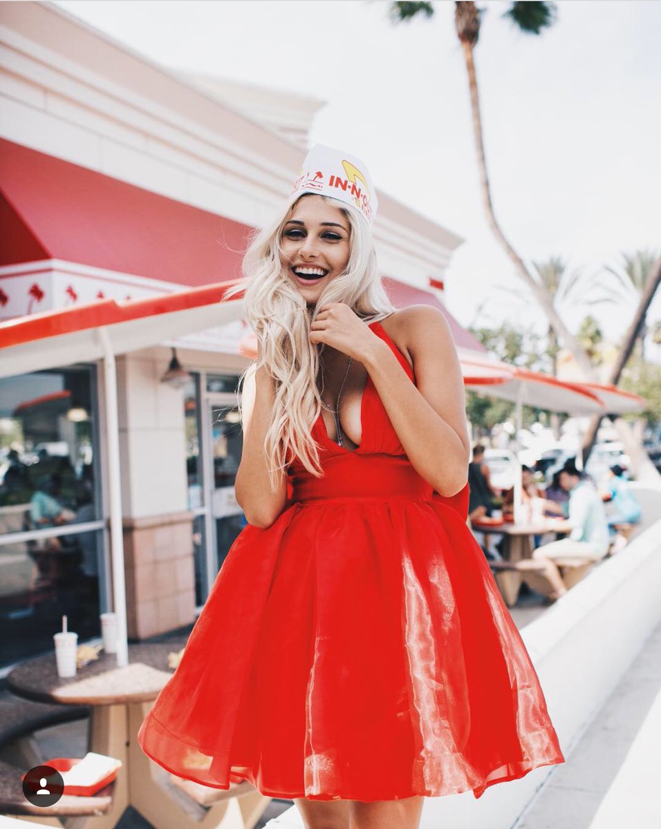 LendingLuxury's tweet photo. Happy girls are the prettiest! Shop the Nika Party Dress > https://t.co/vbg2p7eM88 #LUXweLOVE https://t.co/4wT0jyWs8G
