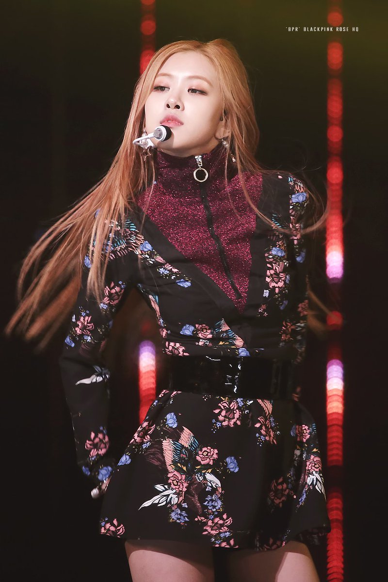 bpr_0211's tweet photo. 161116 AAA  제일 이쁘고 멋있어>_<!!
#BLACKPINK #ROSÉ https://t.co/19Kn28BG4i