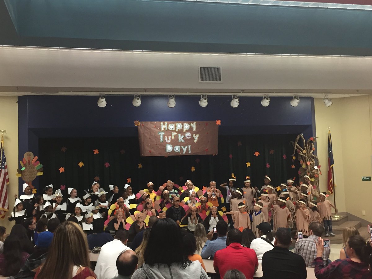Mrs_Varughese's tweet photo. Our kinder kids did AWESOME at their Thanksgiving Program #lotsoflearningopportunities #ourkinderteachersROCK #SmithProud #ReadPlayTalk https://t.co/TqPb8yor82