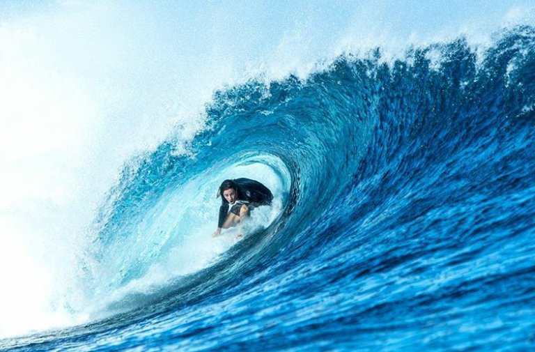 Matt Dunsmore in his happy place - cloudbeak,  Fiji 👌👌👌
#surfing #surf #barrel #fiji #cloudbreak #derevkosurf #Derevko #derevkowetsuits