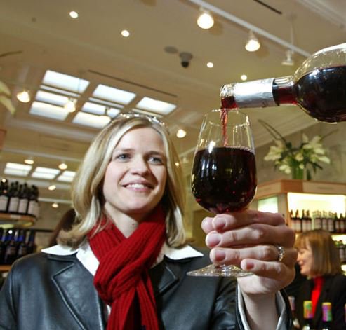 [Santé] Piégée par son caviste, elle achète un #BeaujolaisNouveau sans goût de banane et n'atteint pas ses 5 fruits et légumes quotidiens.
