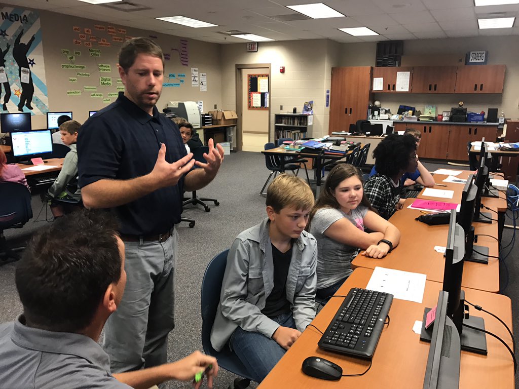 MattShafer22's tweet photo. Mr. Staberg rocking Office 365 groups and email to check daily class work. #buffettknowsblendED @opstechtrainers https://t.co/GnNjf3XNfg