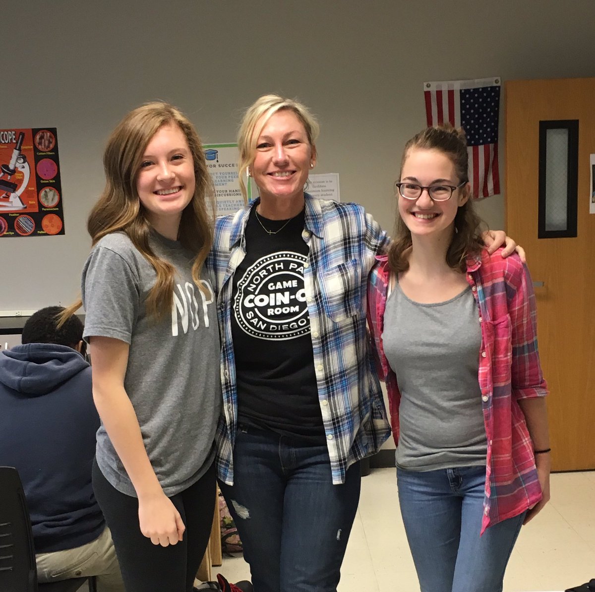 jactimple's tweet photo. When the students and teachers dress like eachother for one day... #rolereversal #twinning https://t.co/vO3AZNl9YG