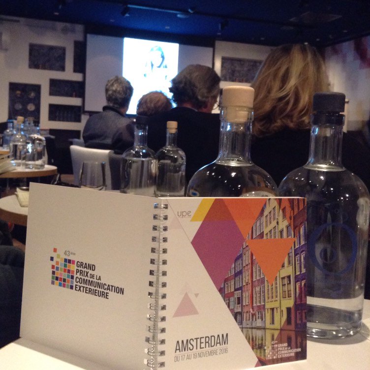 emmchat's tweet photo. Pic et pic et amsterdam, c'est parti, le grand défilé d'affiches ... @GPCE_UPE https://t.co/91GWRBeQxN