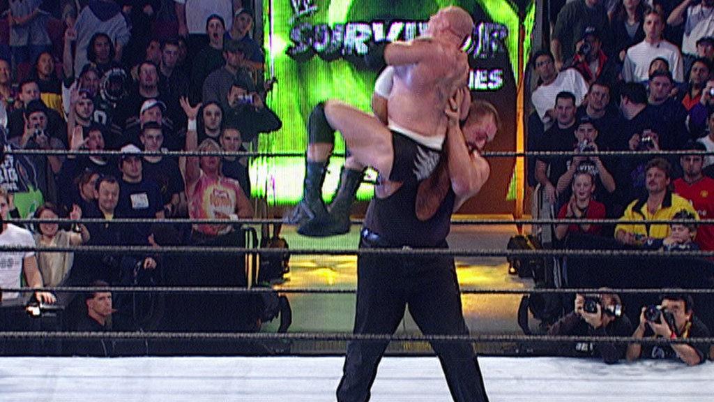EcuadorWWEFans's tweet photo. Un dia como hoy 17 de noviembre en #SurvivorSeries del 2002 #PaulHeyman traiciono a #BrockLesnar para que el #BigShow gane el #WWEChampion https://t.co/hYGdaVfIDT