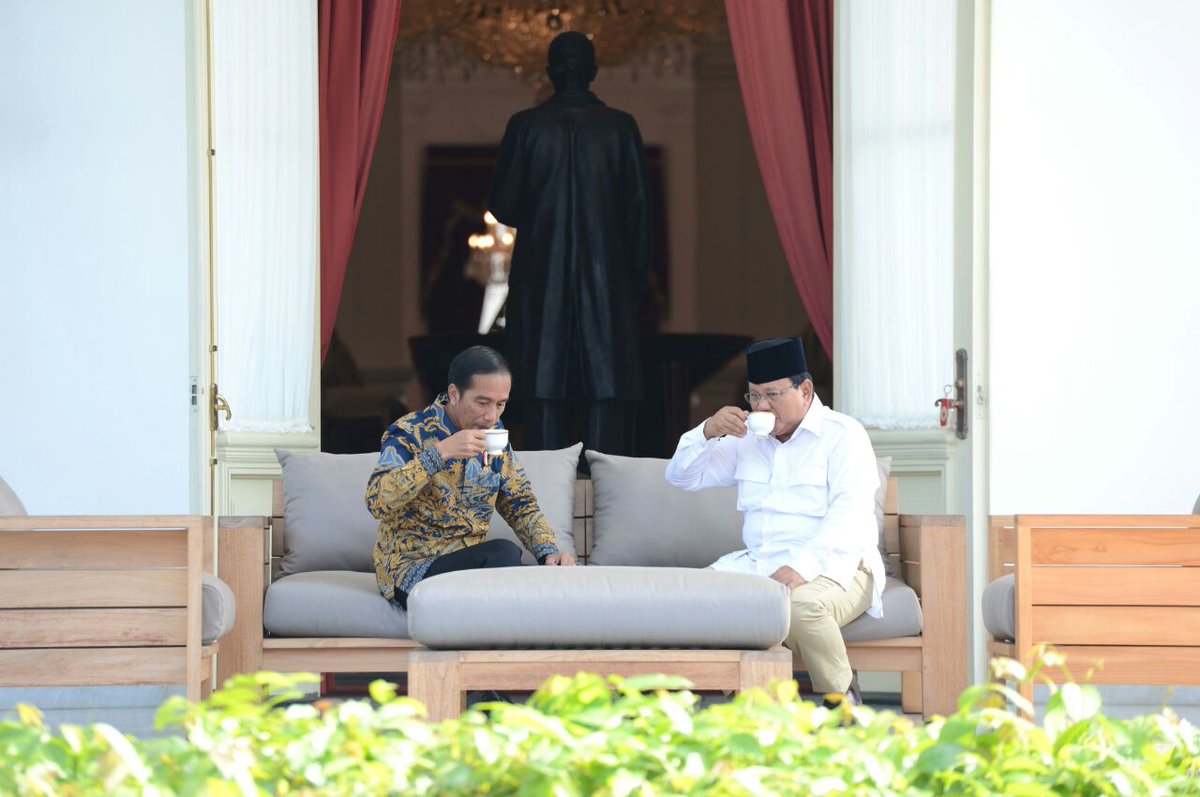 KemensetnegRI's tweet image. Percakapan di Beranda Istana dengan Prabowo, Menularkan Tradisi Silaturahmi
setneg.go.id/index.php?opti…