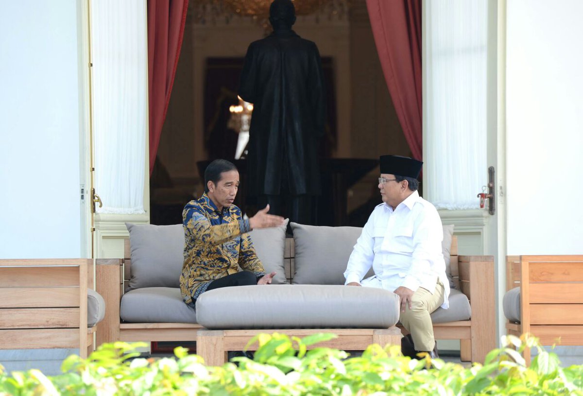 KemensetnegRI's tweet image. Percakapan di Beranda Istana dengan Prabowo, Menularkan Tradisi Silaturahmi
setneg.go.id/index.php?opti…