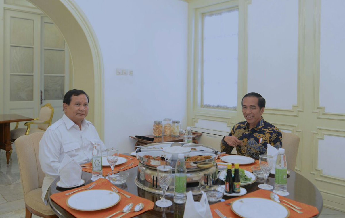 KemensetnegRI's tweet image. Percakapan di Beranda Istana dengan Prabowo, Menularkan Tradisi Silaturahmi
setneg.go.id/index.php?opti…