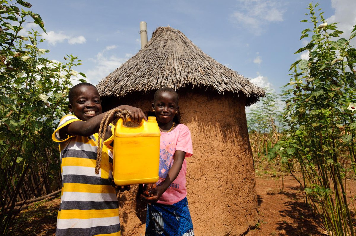 800+ children die every day from diarrhoea caused by unsafe water, toilets &amp; hygiene. Clean &amp; safe 🚽 #foreverychild! #worldtoiletday