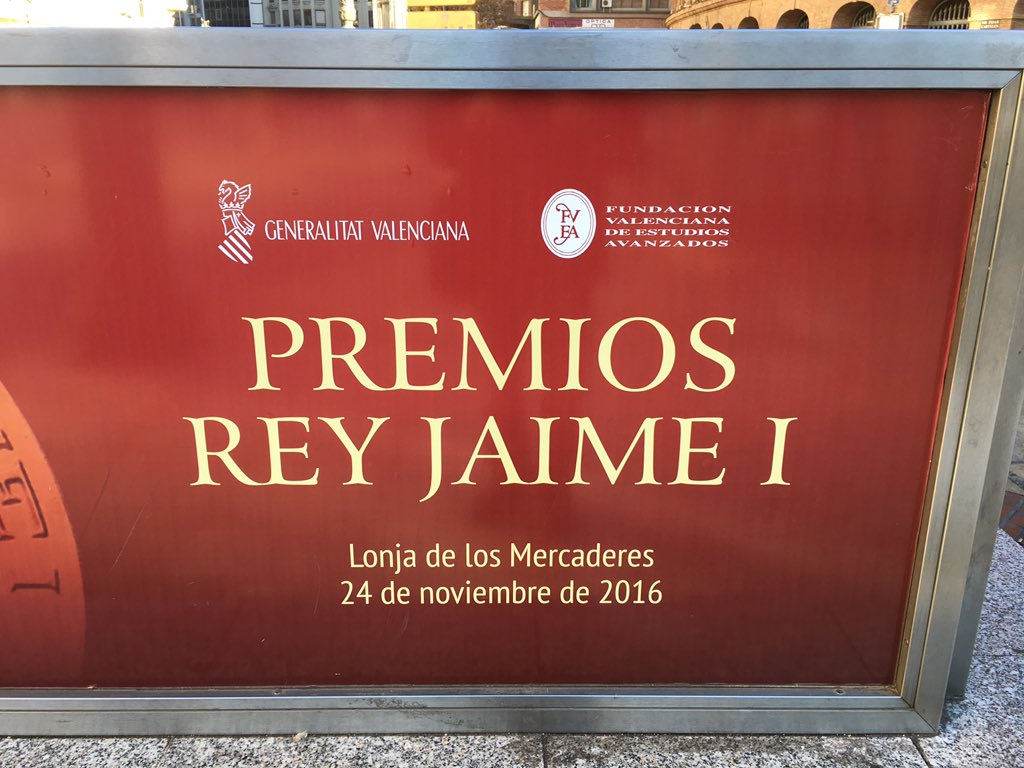 FiguerolaJ's tweet photo. Un any més els Premis Rei Jaume I continuen dient-se Premios Rey Jaime I. Quin trellat té això?
#premisreienjaume https://t.co/YsRwQFtao0