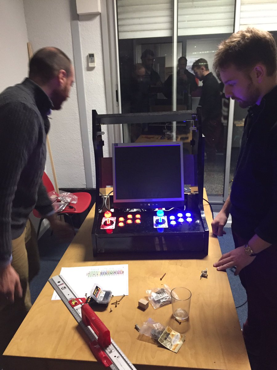 allahaye's tweet photo. Atelier borne d'arcade hier soir avec l'équipe ! https://t.co/hN6VvtBYiv
