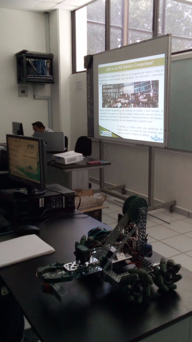 UT_RivieraMaya's tweet photo. Inicia Taller de #Robótica en la @UT_RivieraMaya #VEX #VEXROBOTICS programación de robots #VirtualWorlds #SNCyT @jaimeaglez @educacionqr https://t.co/107NBocL5Y