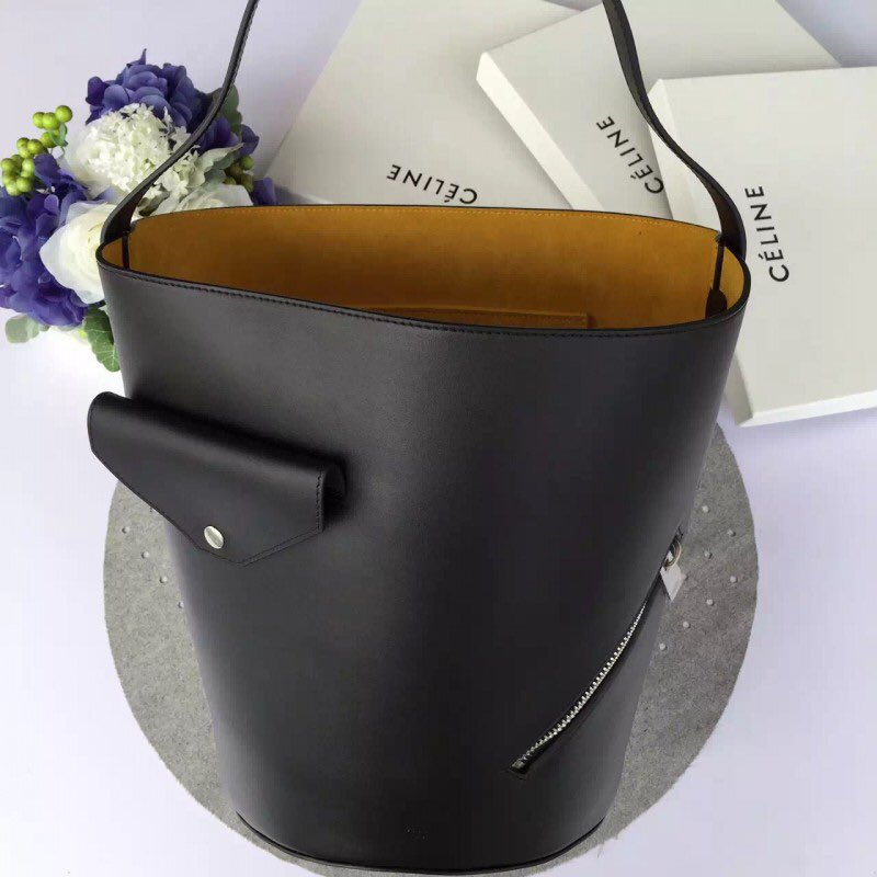 MosModacom's tweet photo. Celiné’in en yeni çantası Bucket Biker Bag MosModa’da!

https://t.co/QLY8QS9vMY https://t.co/xt1cYrhpd1