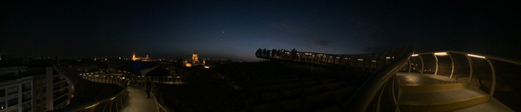 AdrianaPazz's tweet photo. Belleza donde mires #LasZetas #LaGiralda #Sevilla https://t.co/fXQYPntqoI