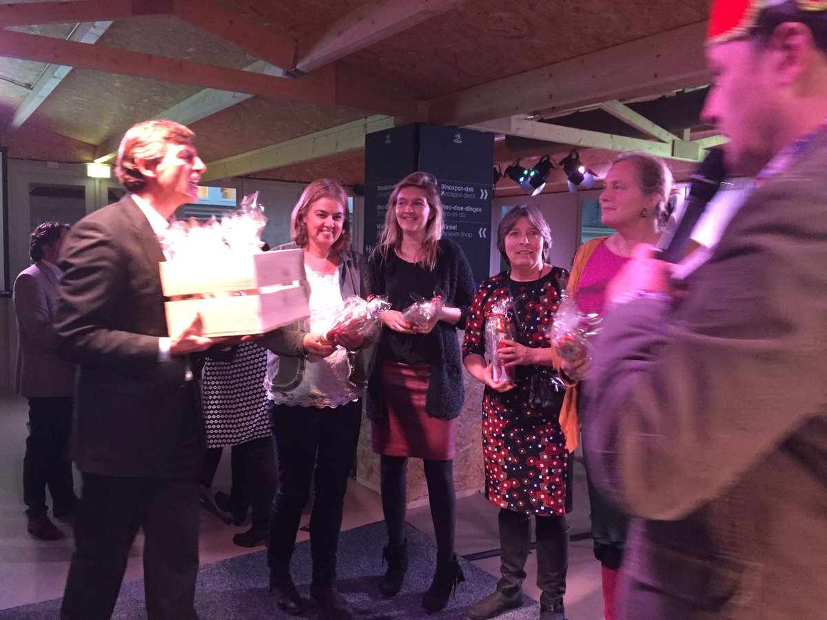 AenOGemeenten's tweet photo. De gelukkige winnaars van de 'Grote wordt geen T-Rex quiz' #MIJW @Servicepunt71 https://t.co/FKhfCCpSPy